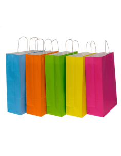 50 x Draagtassen van gekleurd kraftpapier mix 1 verschillende kleuren met gevlochten oren 18x8x22cm
