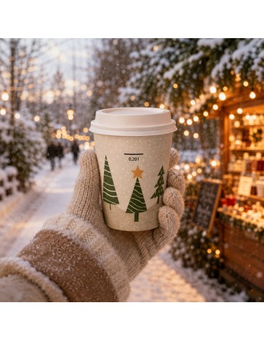 Kerstbeker met kerstbomen en wit deksel op de kerstmarkt - Packadi
