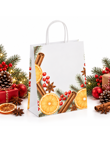 Kerst papieren draagtas sinaasappel en kaneel met kerstdecoratie